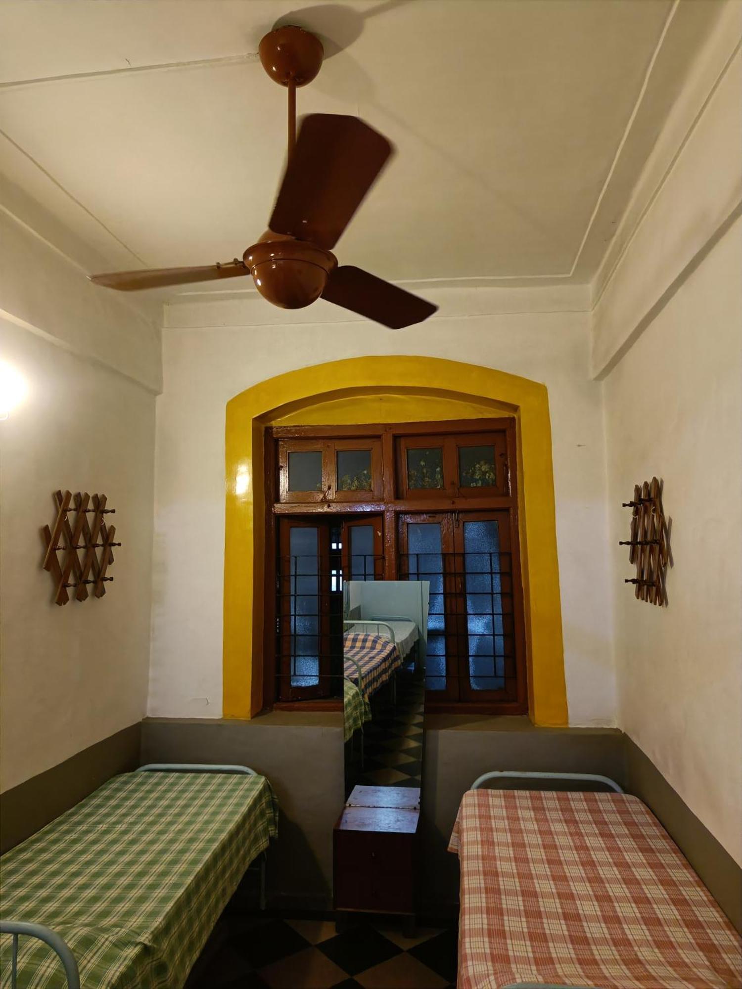 Vasantashram Cst Mumbai, Free Wifi With 1940s Retro Vibe Mumbai