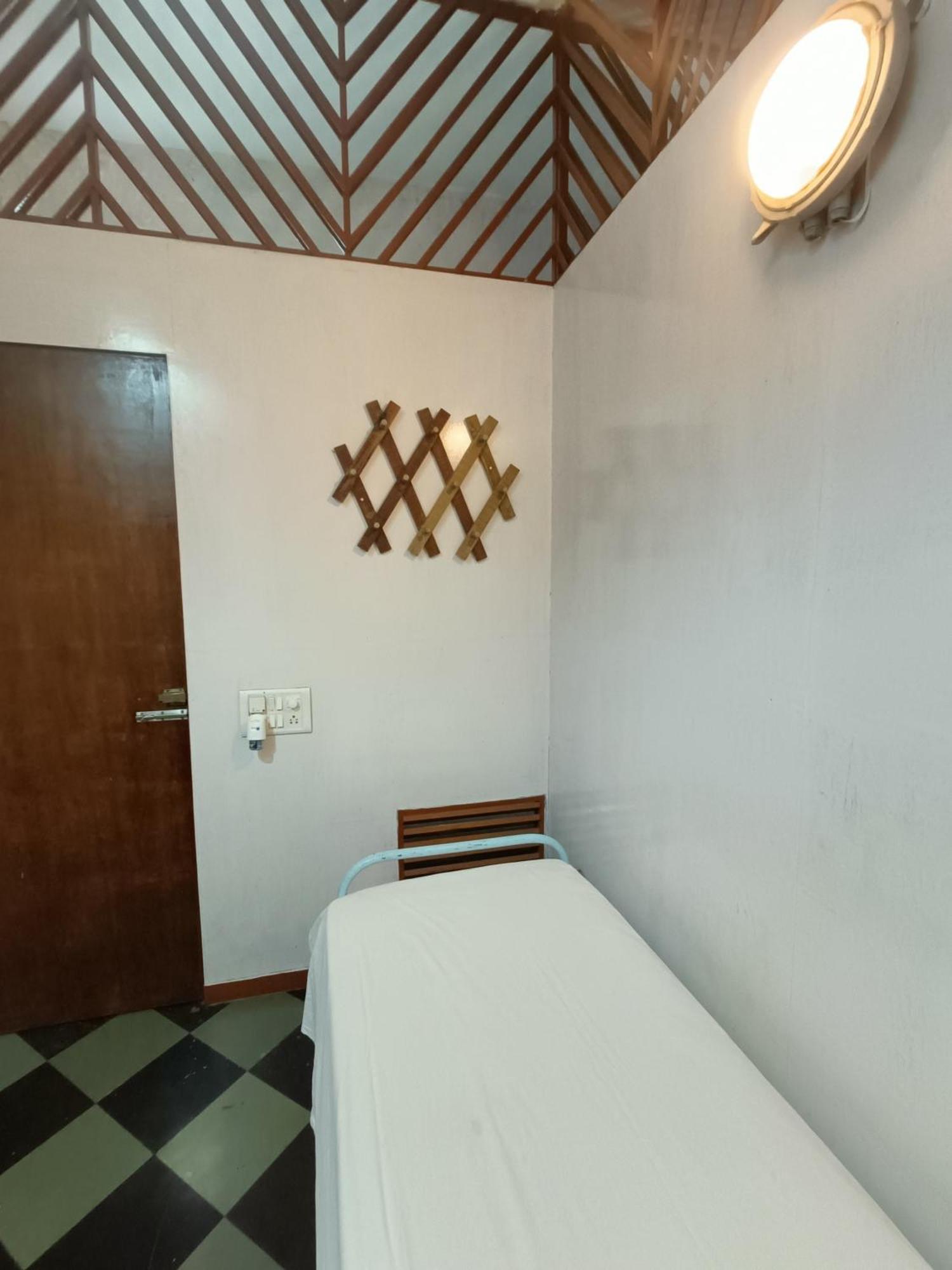 Hostel Vasantashram Cst Mumbai, Free Wifi With 1940s Retro Vibe *