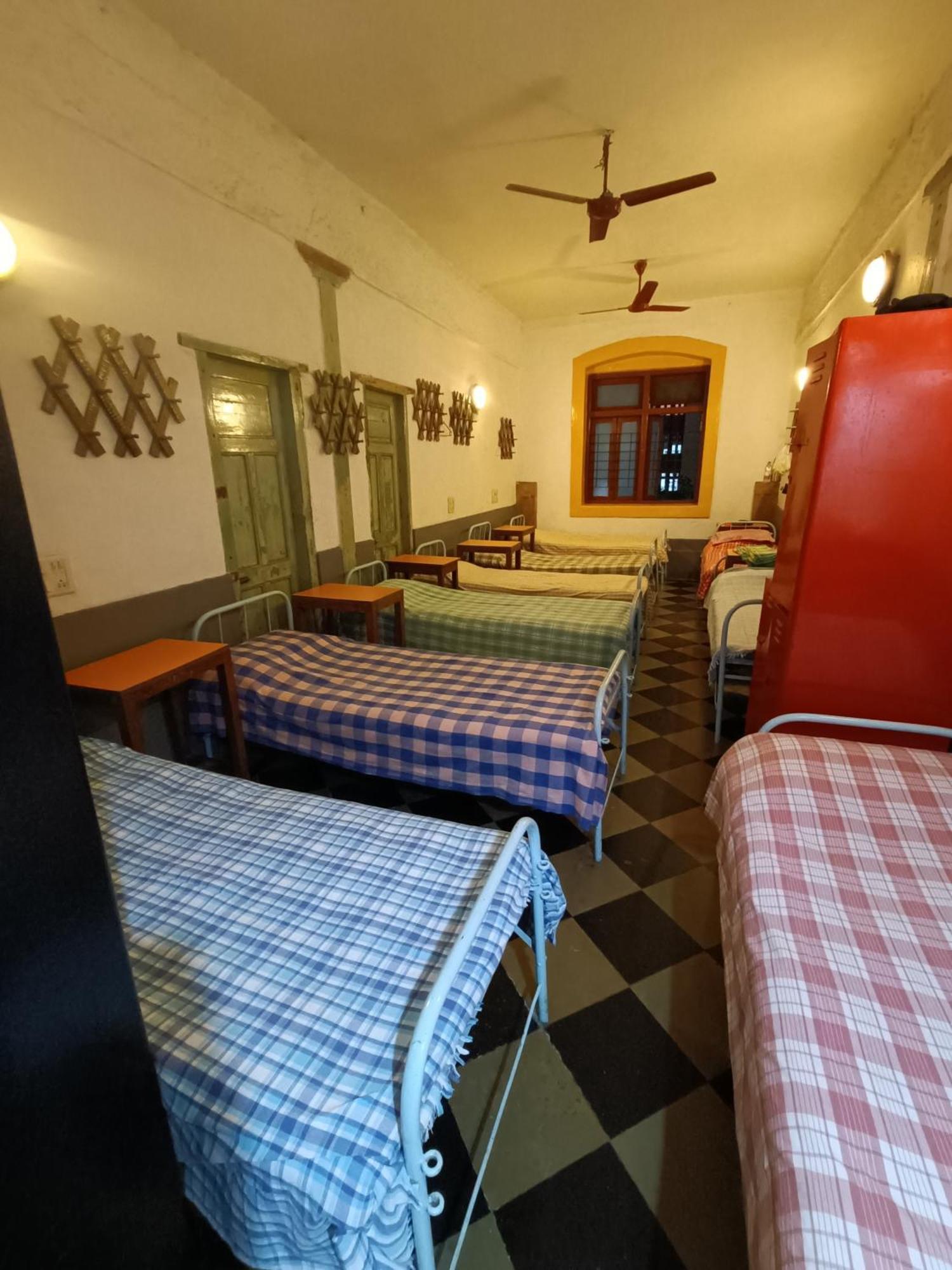 Vasantashram Cst Mumbai, Free Wifi With 1940s Retro Vibe Hostel *