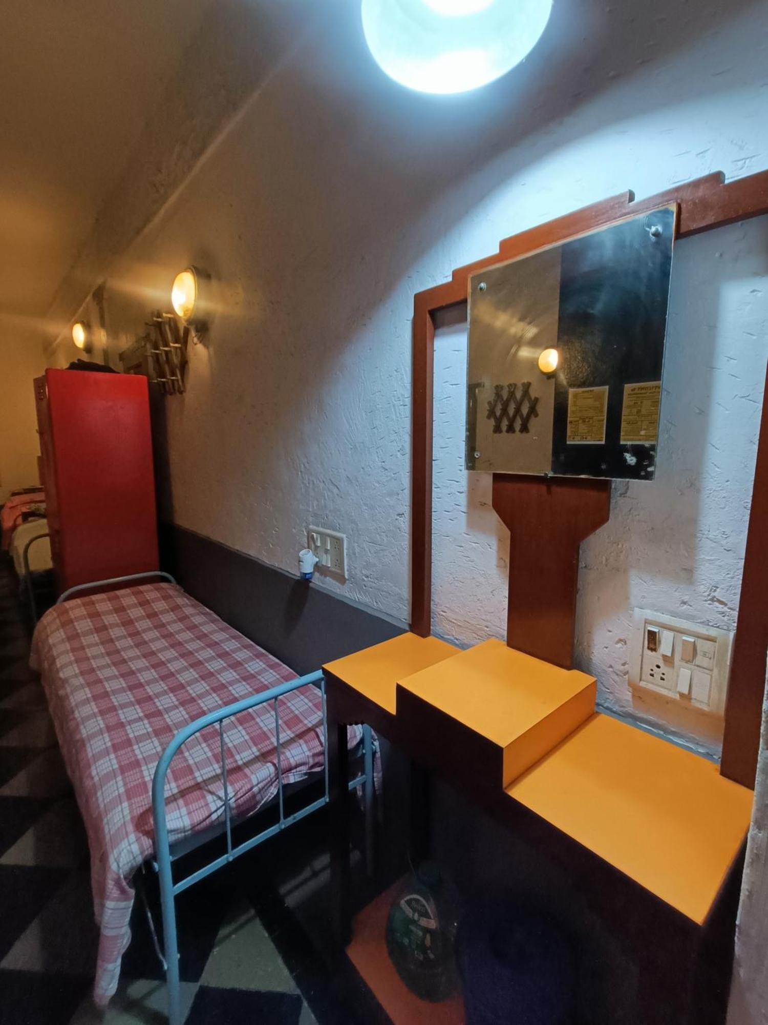 Vasantashram Cst Mumbai, Free Wifi With 1940s Retro Vibe Hostel Mumbai
