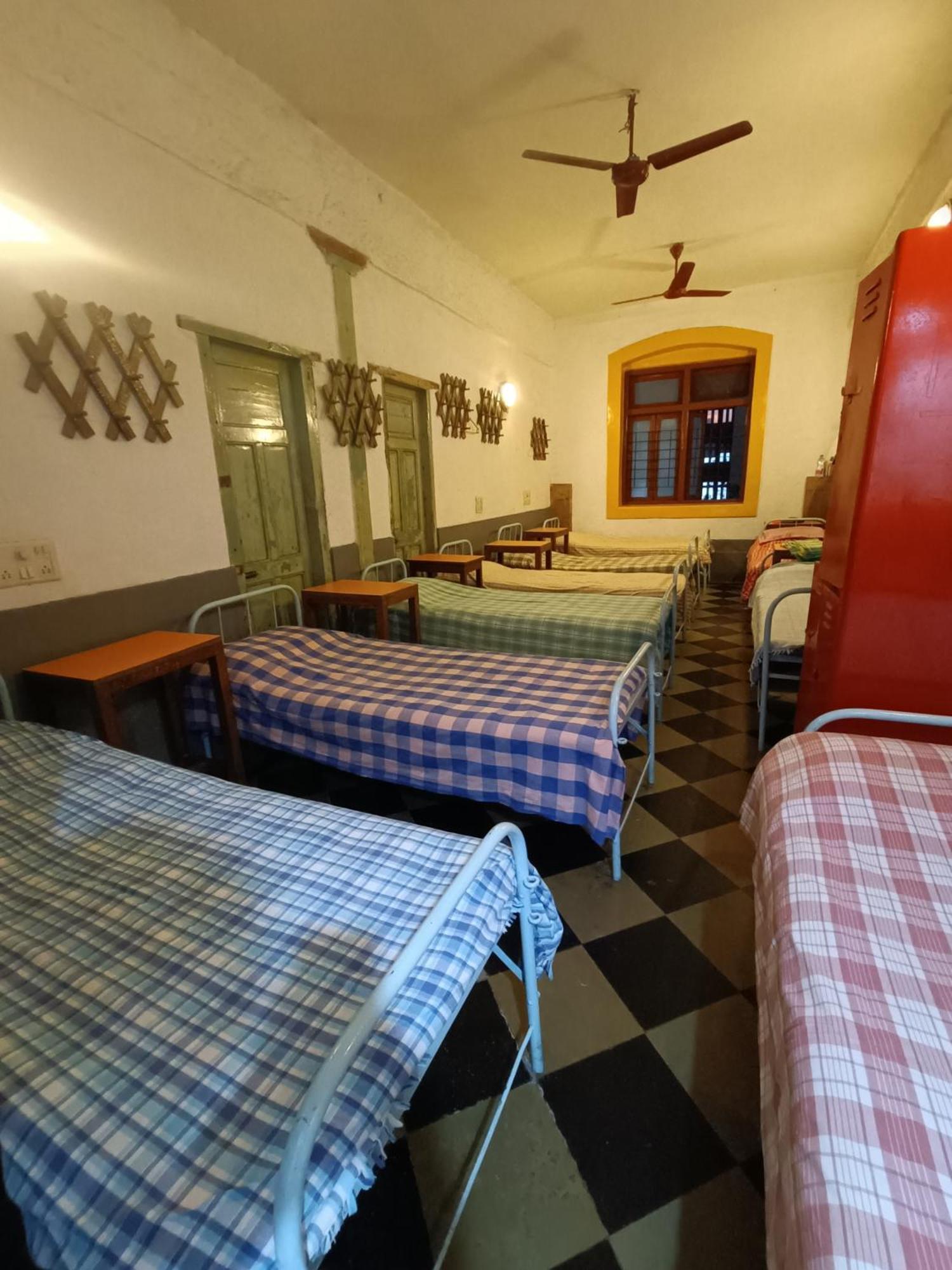 Hostel Vasantashram Cst Mumbai, Free Wifi With 1940s Retro Vibe *