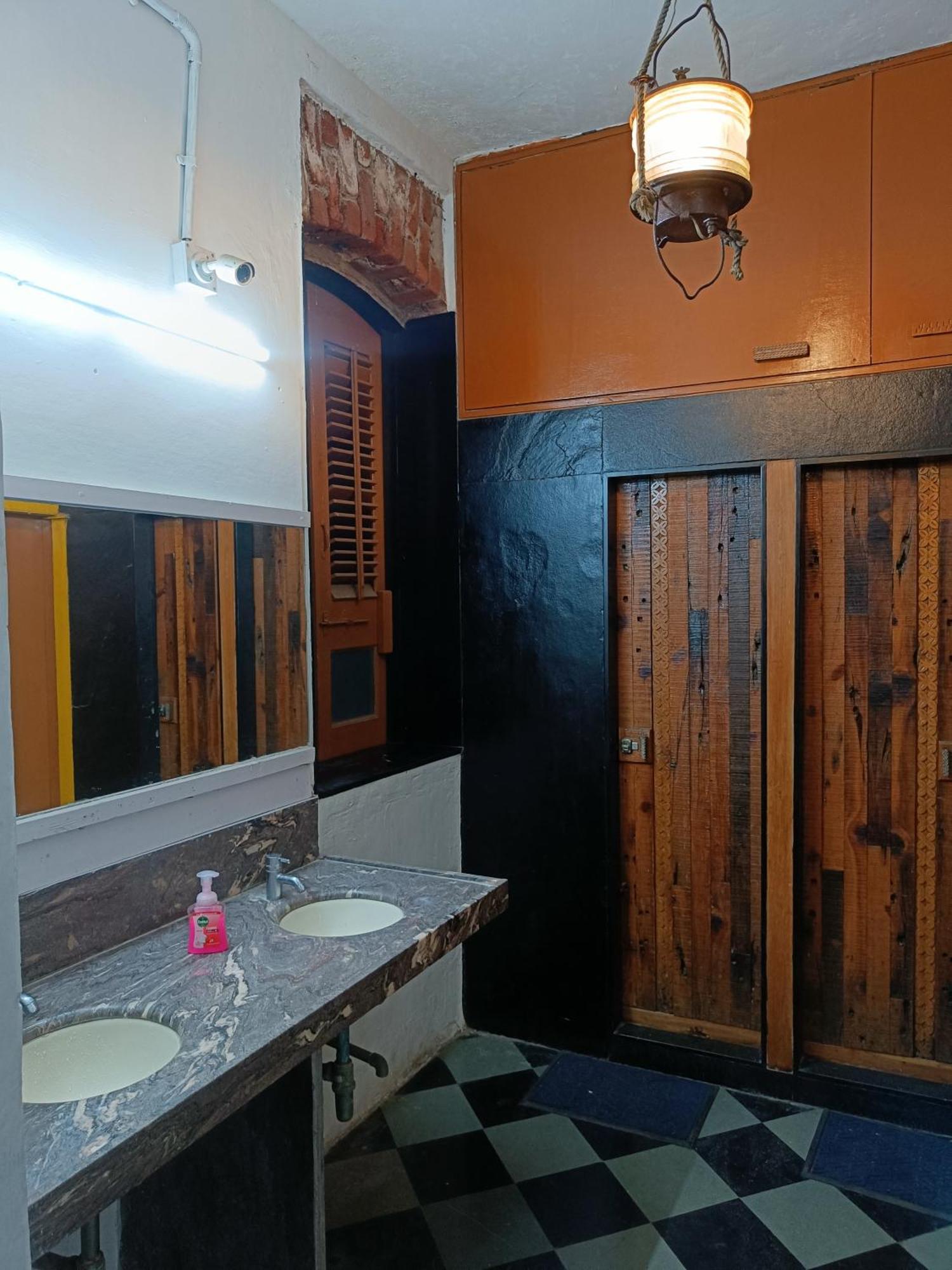 Vasantashram Cst Mumbai, Free Wifi With 1940s Retro Vibe Hostel Mumbai