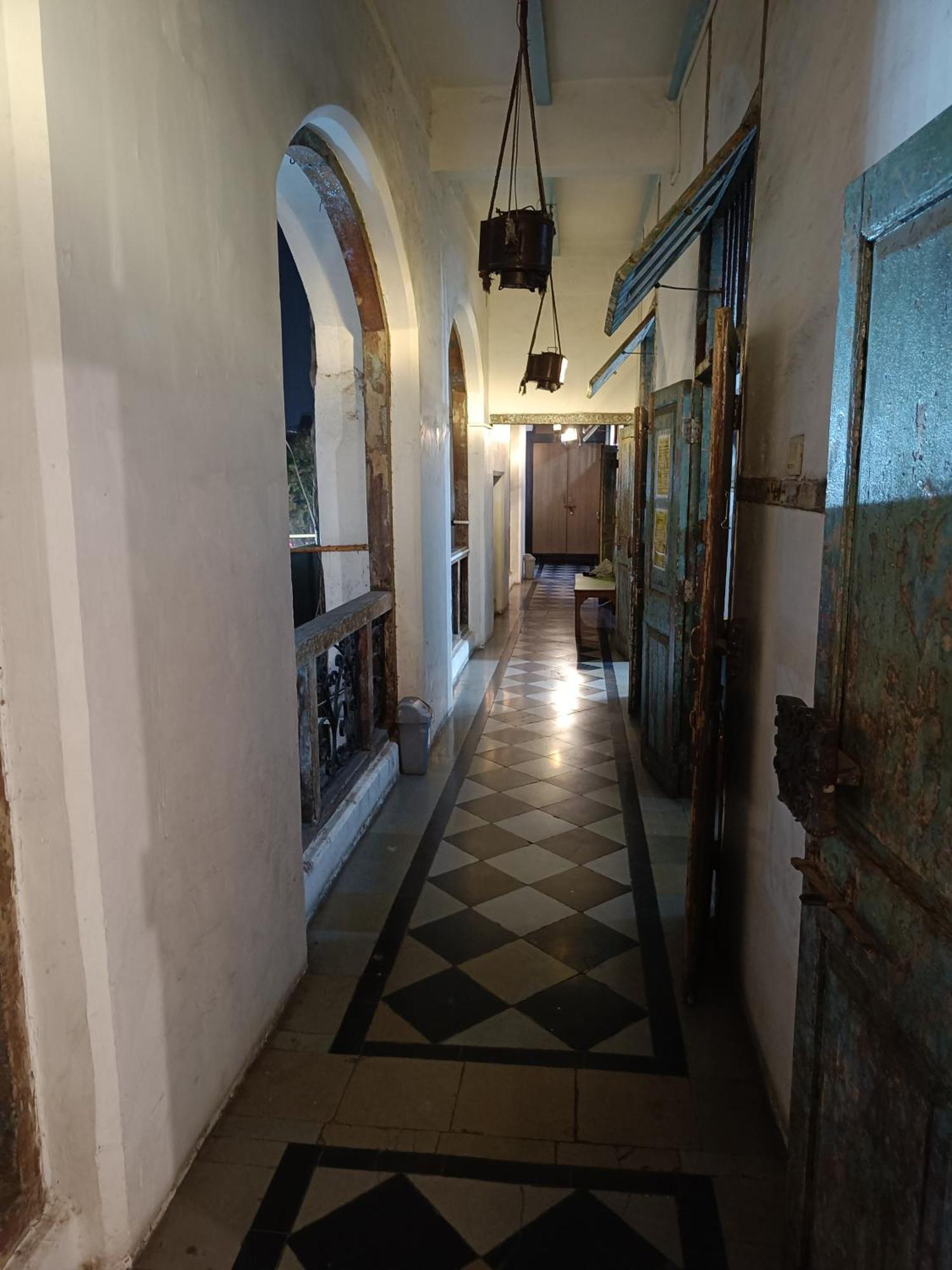 Vasantashram Cst Mumbai, Free Wifi With 1940s Retro Vibe