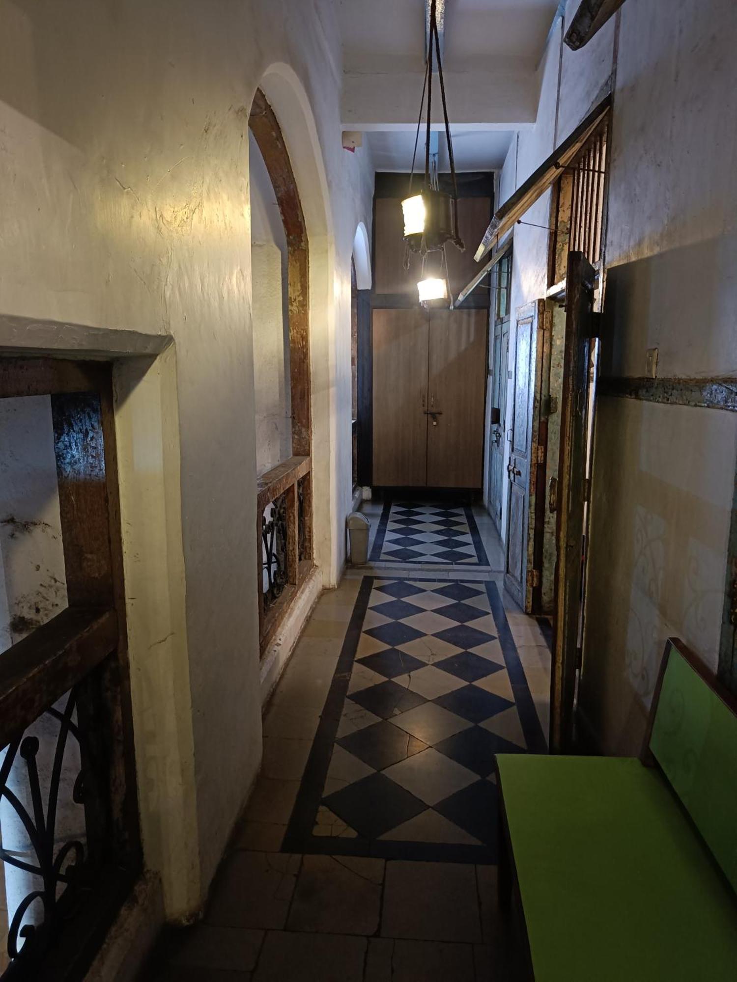Hostel Vasantashram Cst Mumbai, Free Wifi With 1940s Retro Vibe
